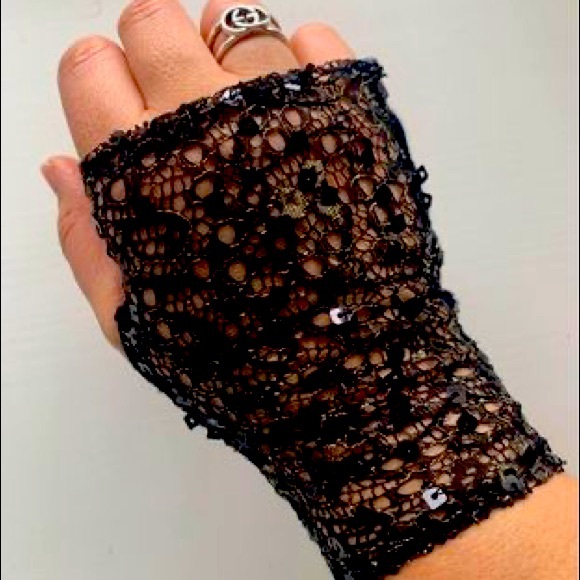 Mimco Accessories - Mimco lace fingerless gloves